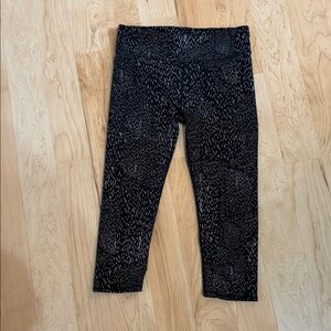 Fabletics Black Patterned crop leggings
